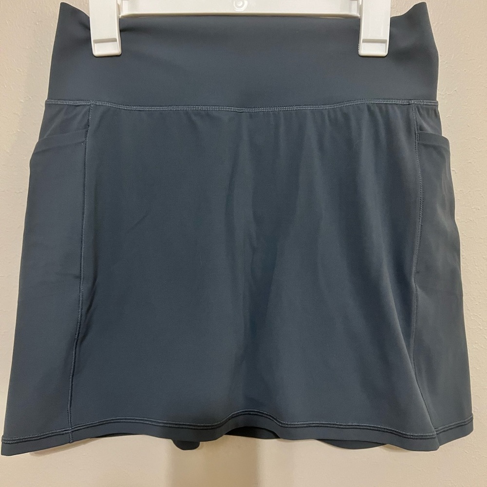 Women’s Athleta Salutation Skort in Granite Blue. Size M. Used 1x EC